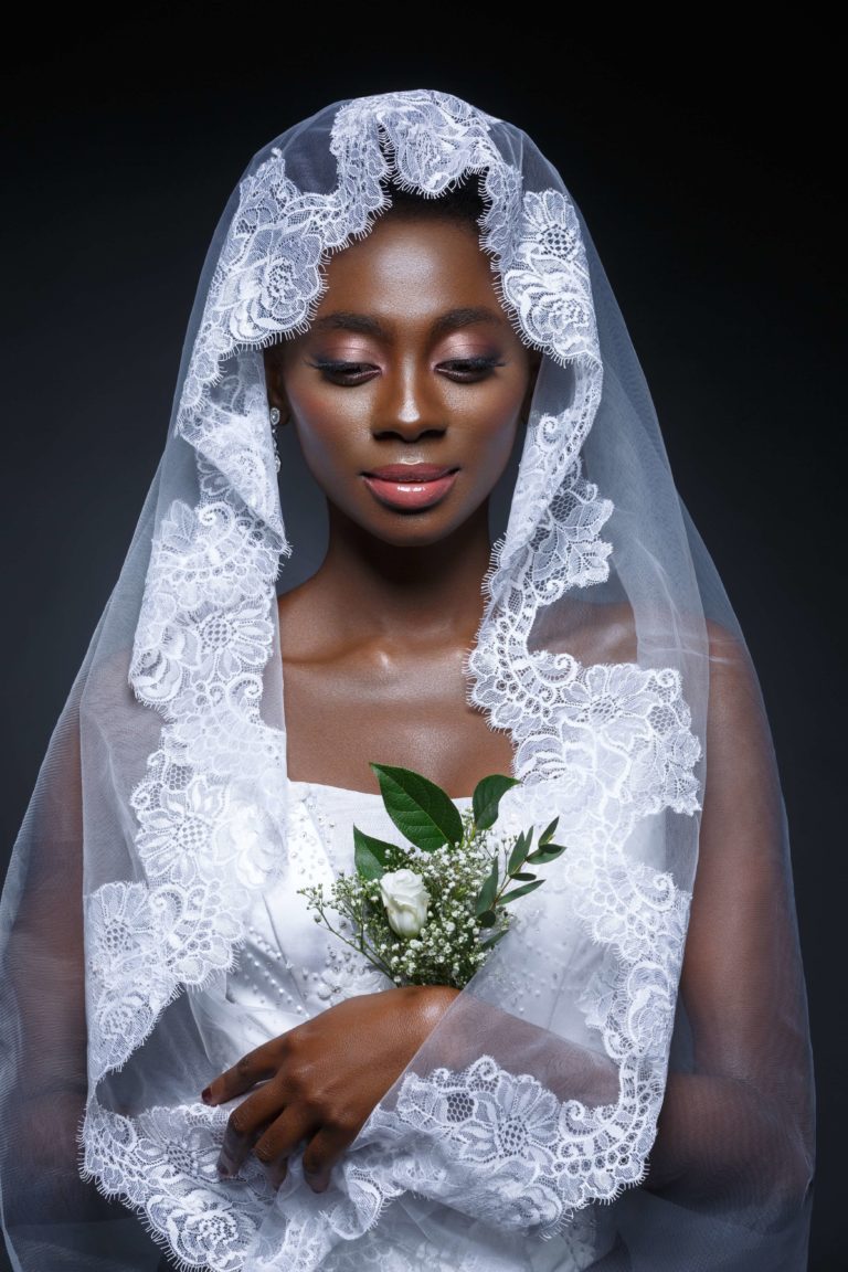 Black Floral Lace White Veil Black Lace Fingertip Wedding Veil Appliques  Bridal Veil for Wedding Short Ivory Veil Waltz Veil Full Size Veil 